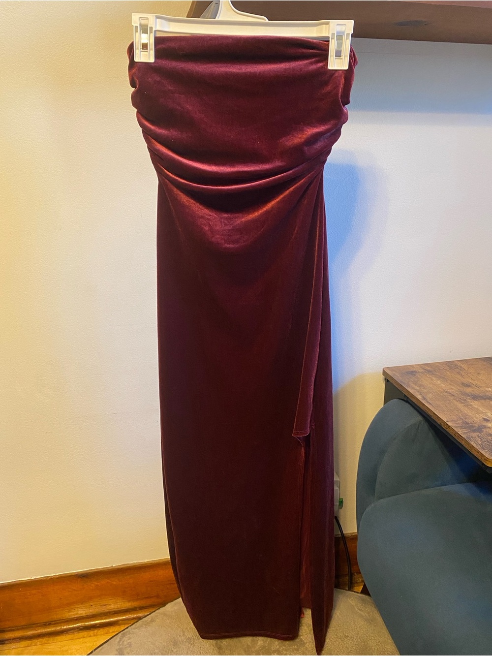 wild fable Strapless Velvet Midi Dress in Burgundy
